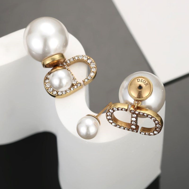 chr1st1an D10r earrings